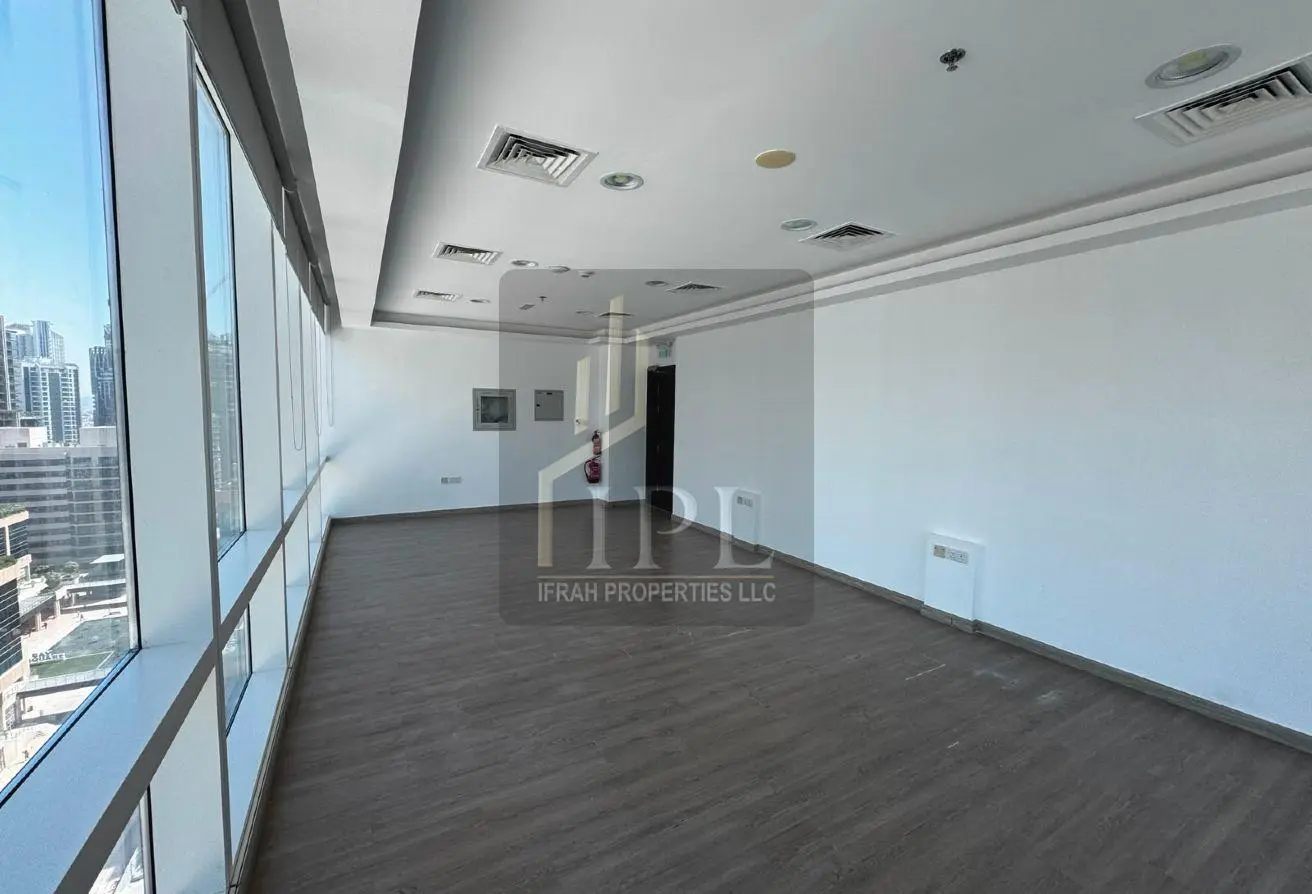 Open space office for rent in Tamani Arts Tower Business Bay