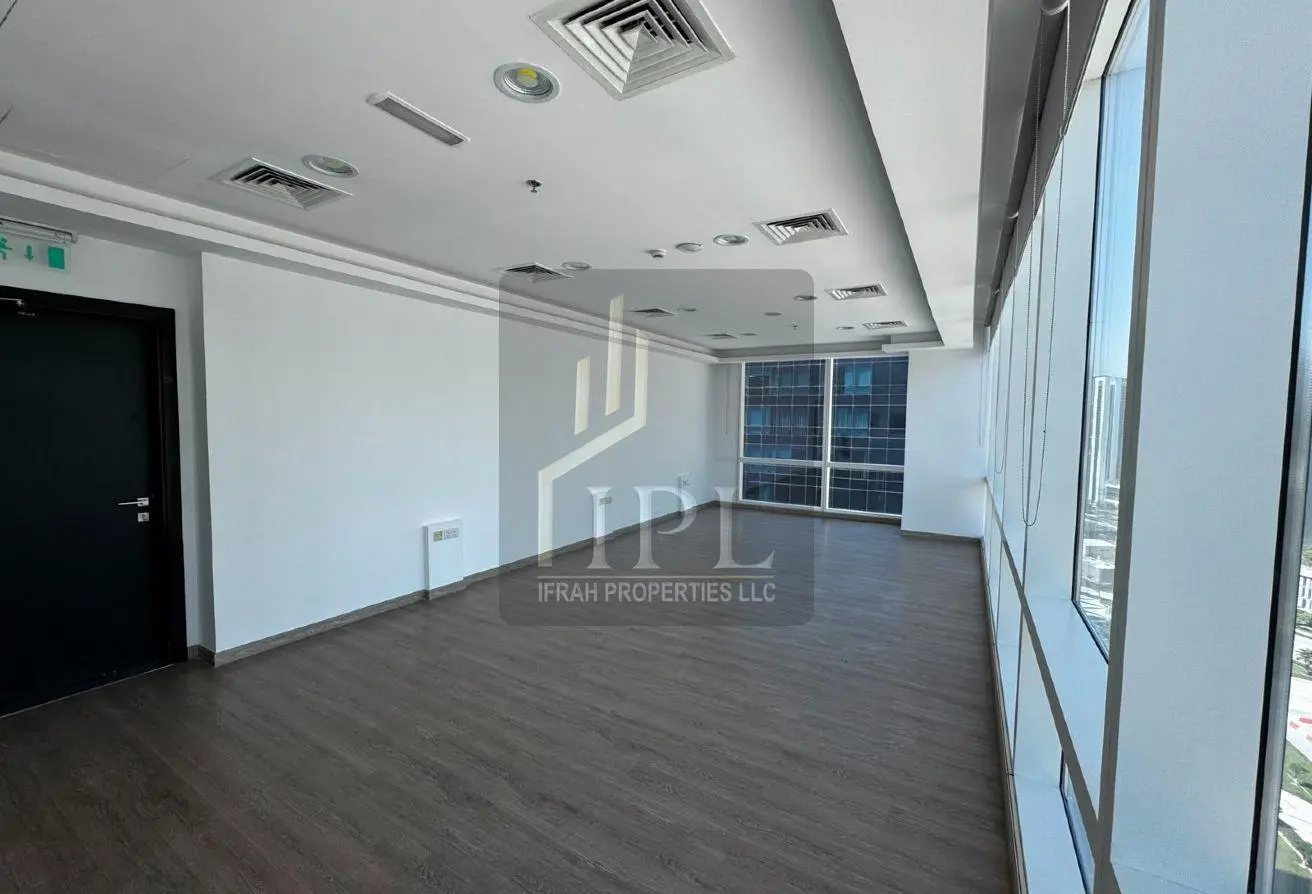 Open space office for rent in Tamani Arts Tower Business Bay