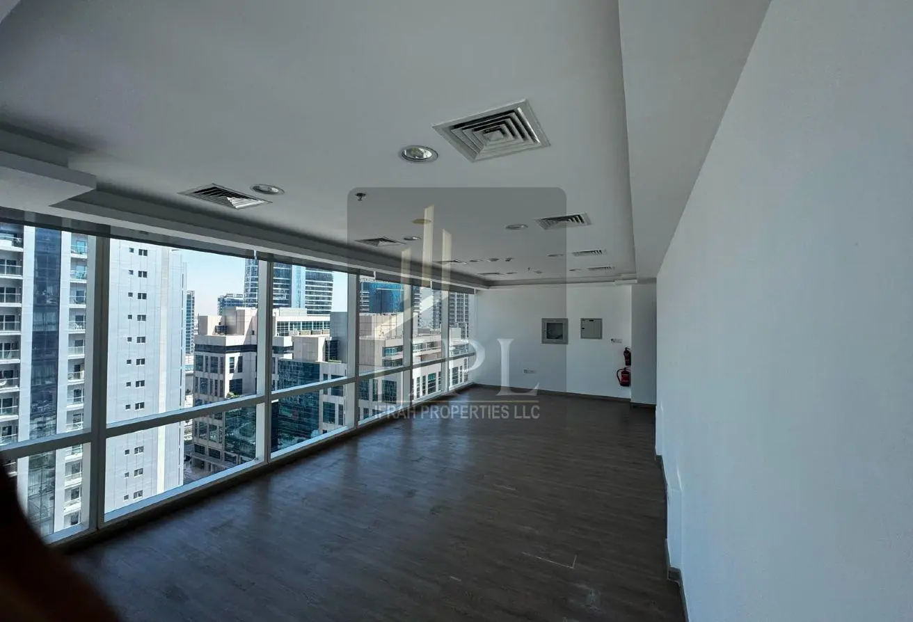 Open space office for rent in Tamani Arts Tower Business Bay