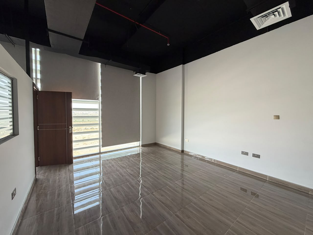 Spacious retail shop for rent in IT Plaza, Dubai Silicon Oasis