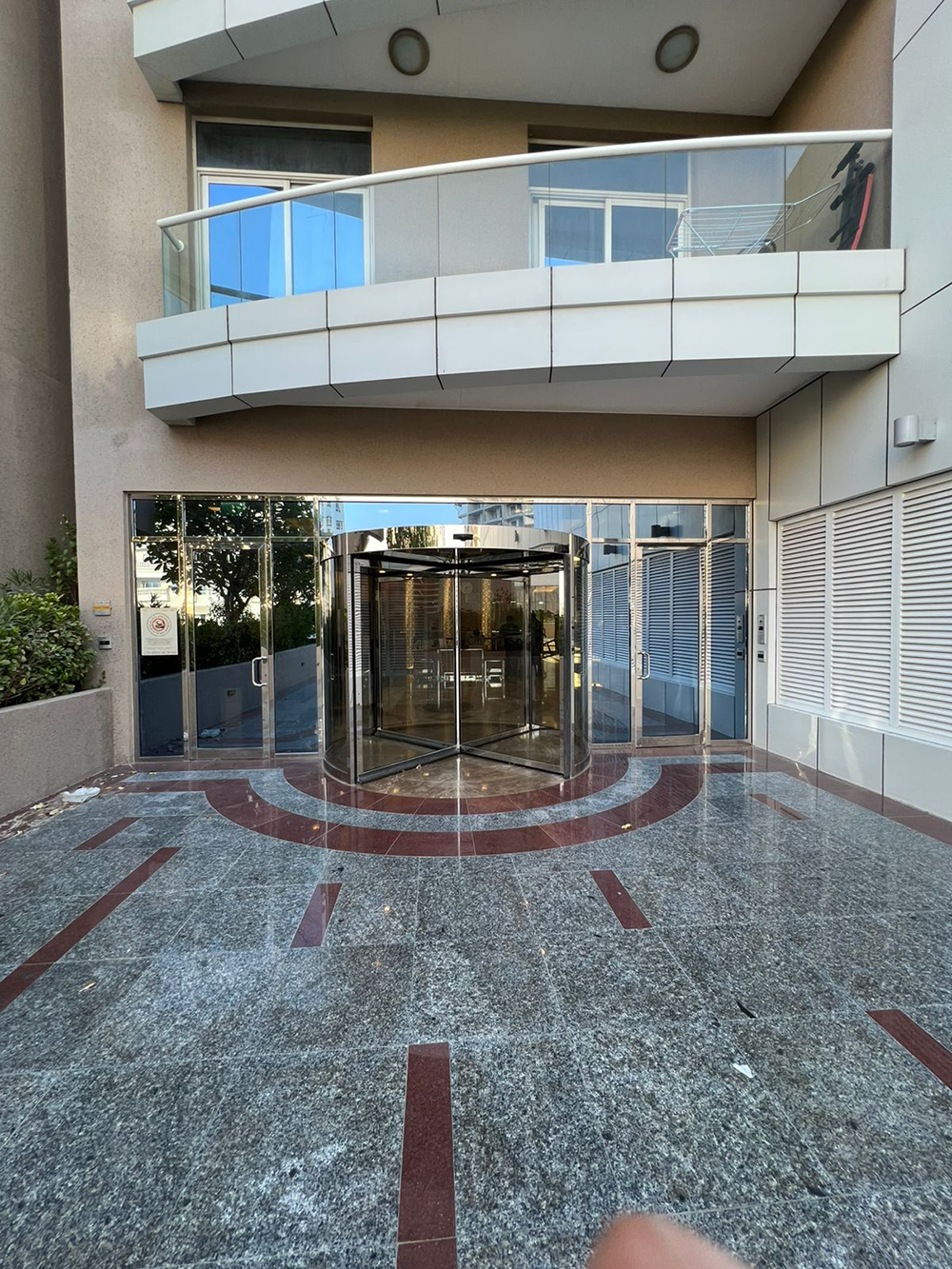 Fully furnished 3-bedroom apartment for rent in Siraj Tower, Arjan