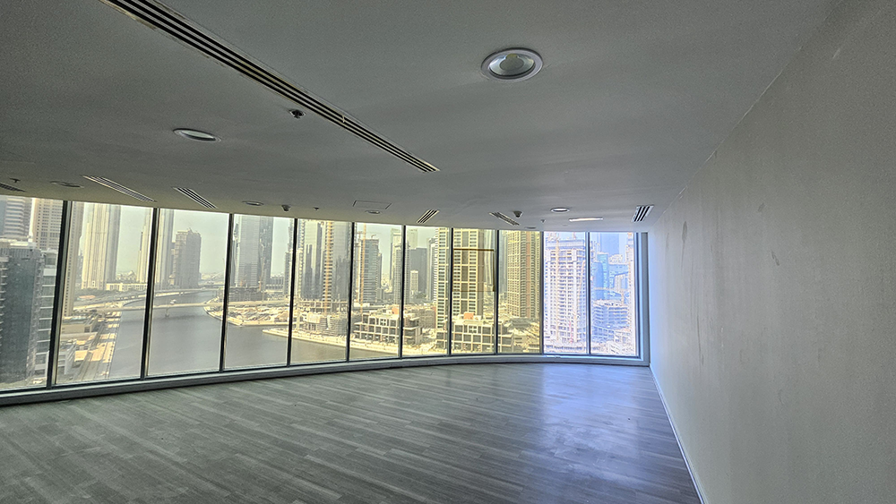 Fully fitted office space for rent in Business Tower, Business Bay