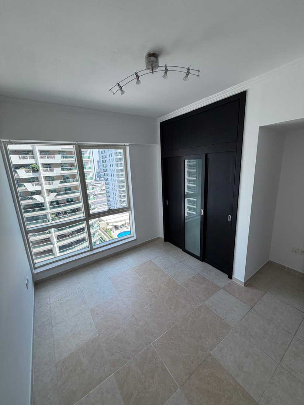 One-bedroom unfurnished apartment for rent in Al Majara 1, Al Majara Towers