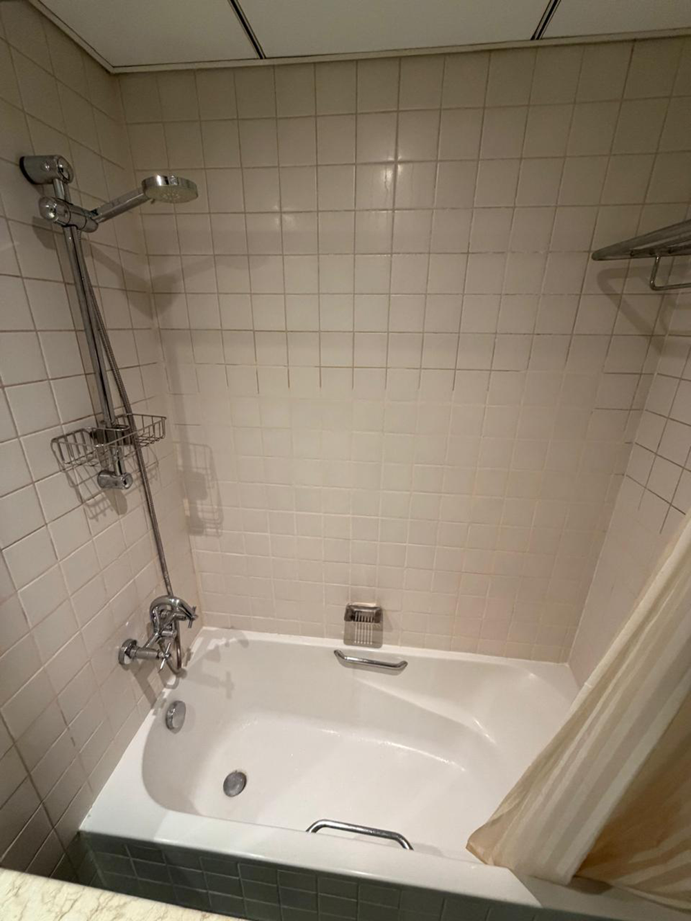 One-bedroom unfurnished apartment for rent in Al Majara 1, Al Majara Towers