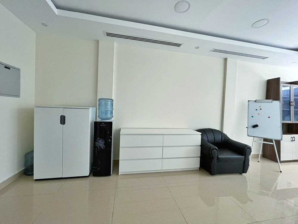 t: Furnished partitioned office space for rent in Tamani Art Tower, Business Bay